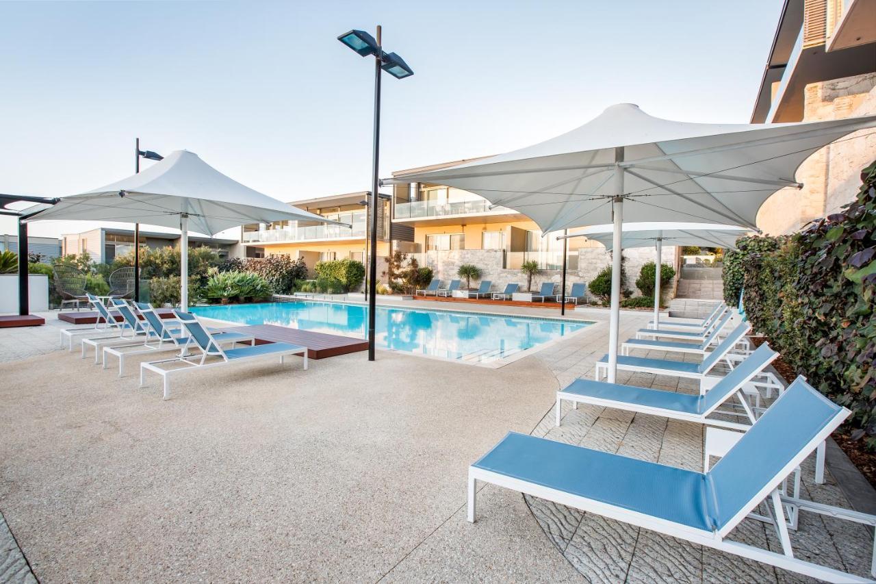 Smiths Beach Resort Yallingup Kültér fotó The pool at the hotel