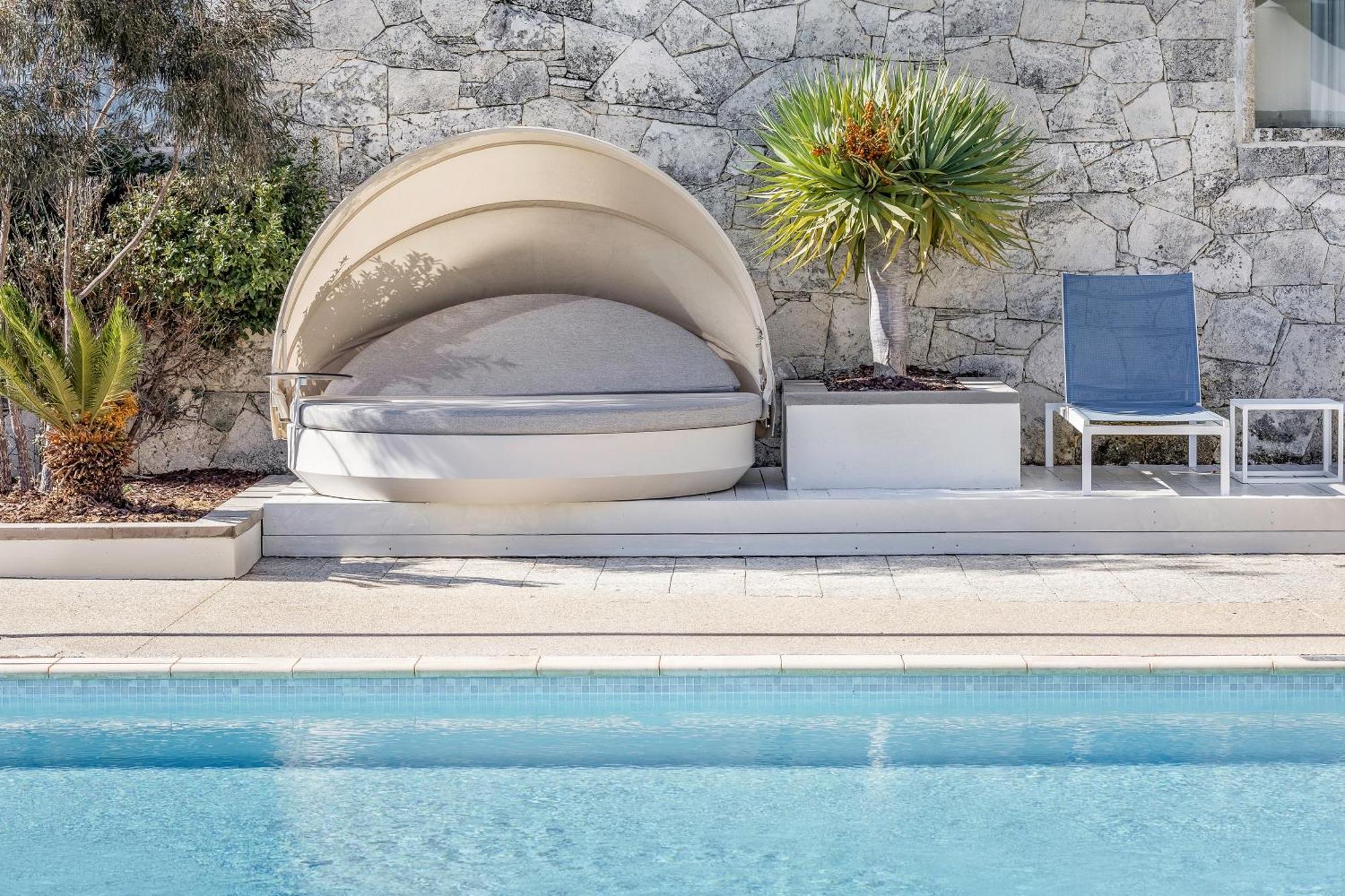 Smiths Beach Resort Yallingup Kültér fotó A poolside cabana